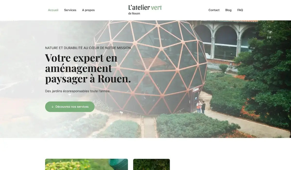 Hero banner d'une maquette de site internet pour paysagiste représentant une géode dans un jardin